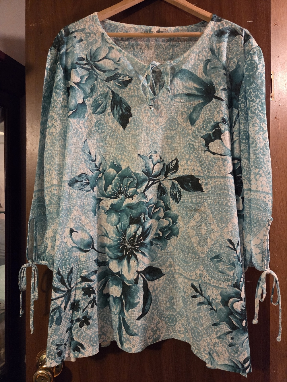 Green & White Floral Print Plus Size Top with Tie Neck